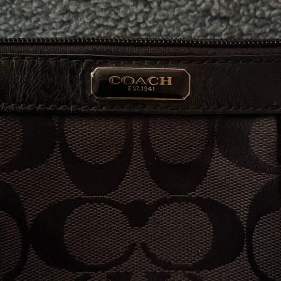 black COACH wrist wallet. Used once for an event. Basically new.No signs of wear - Picture 4 of 4
